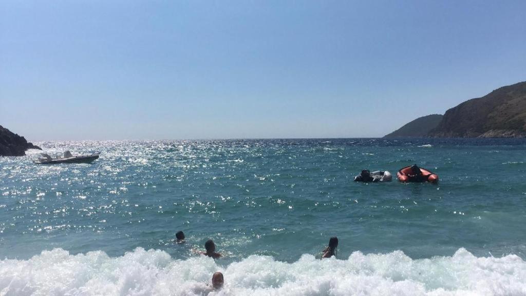 Ana & Angelo House Himare *