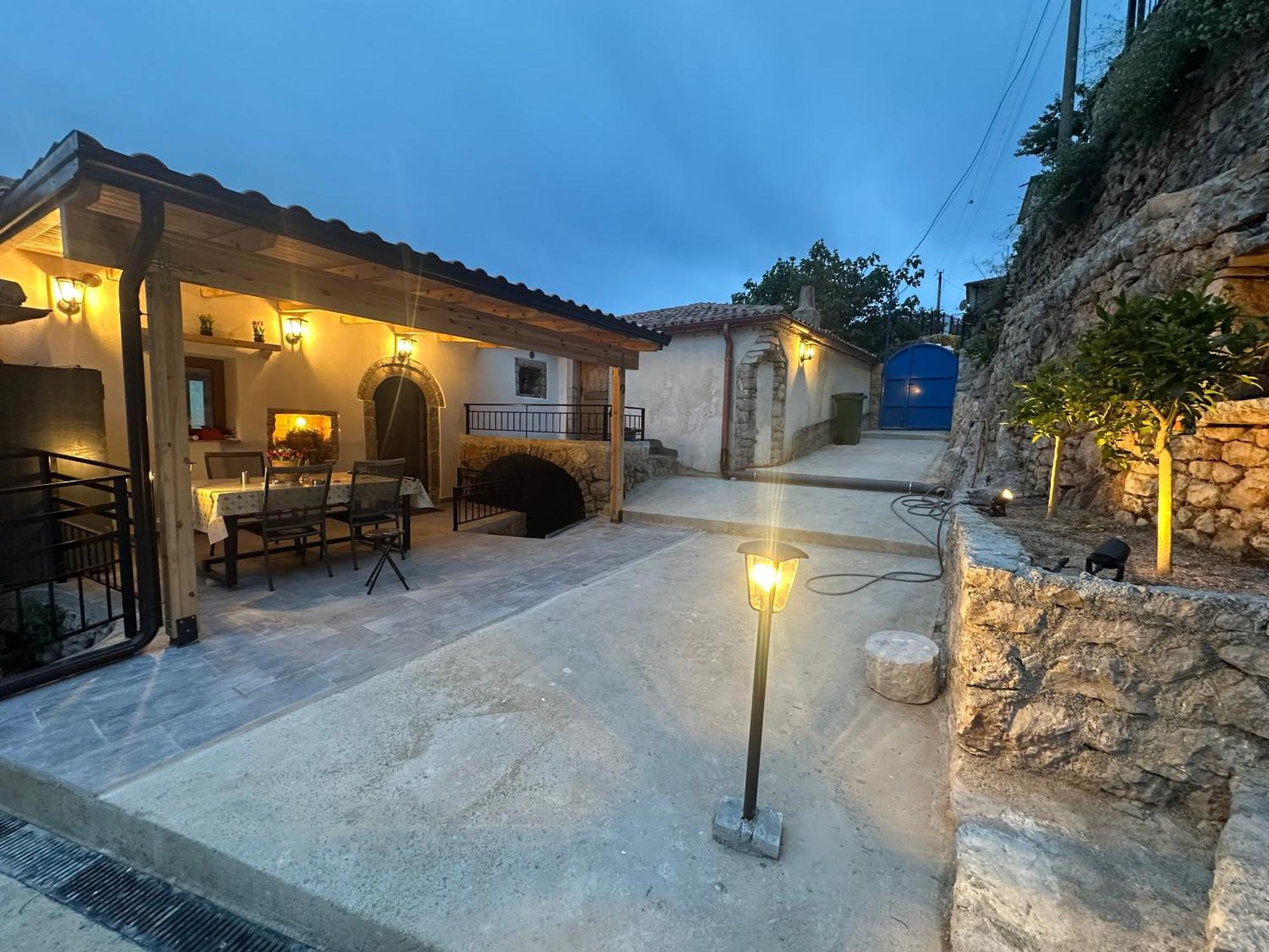 Ana & Angelo House Himare * Vuno
