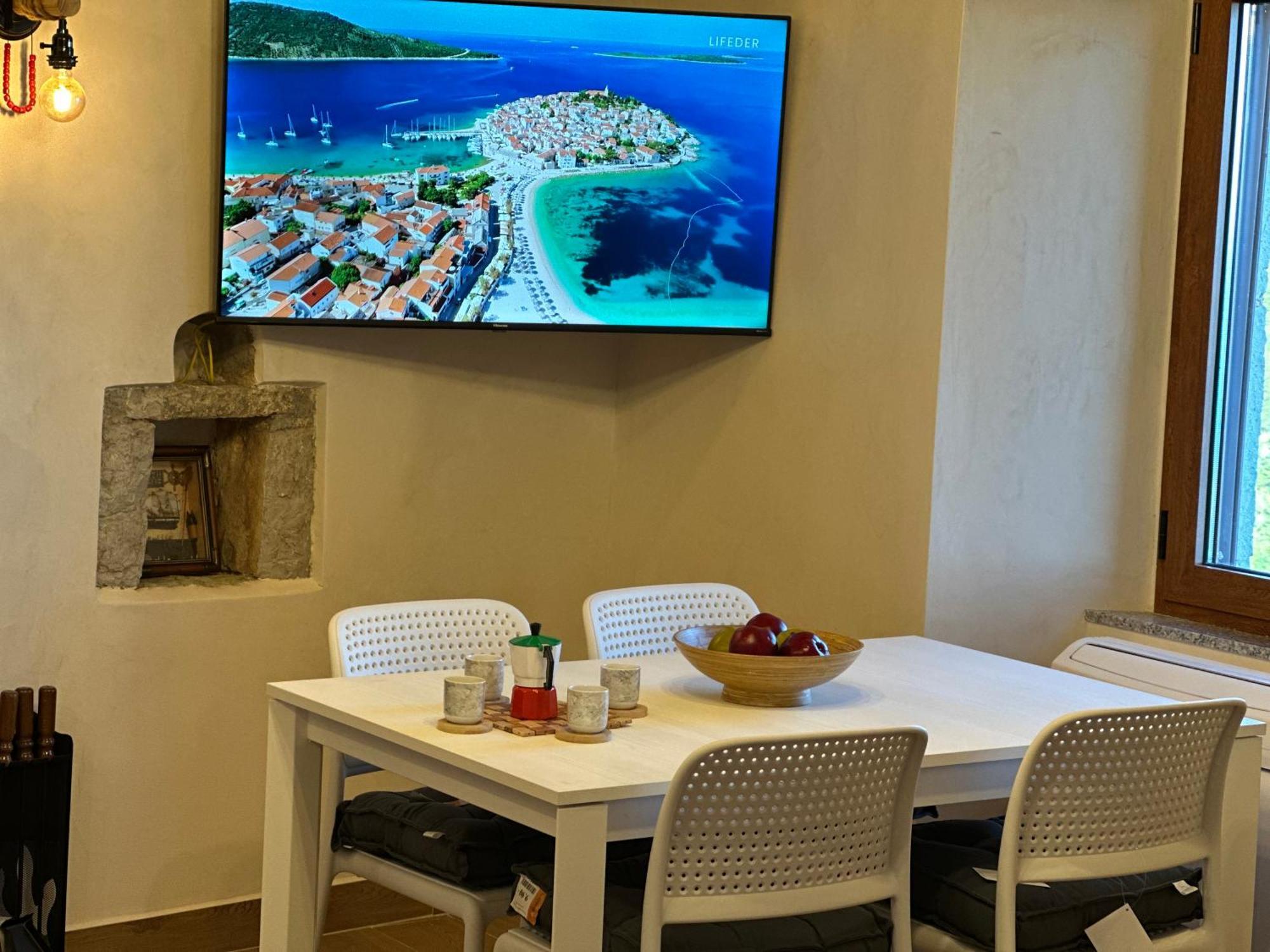 Ana & Angelo House Himare Feriehus